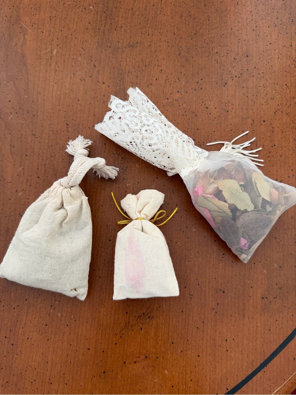 🗽3 Cream Sachet Bags with Lace and Potpourri